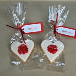 red-rose-biscuit-favours