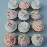 pink-and-ivory-birdcage-wedding-cupcakes