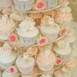 pink-birdcage-wedding-cupcakes