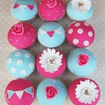 roses-and-bunting-cupcakes