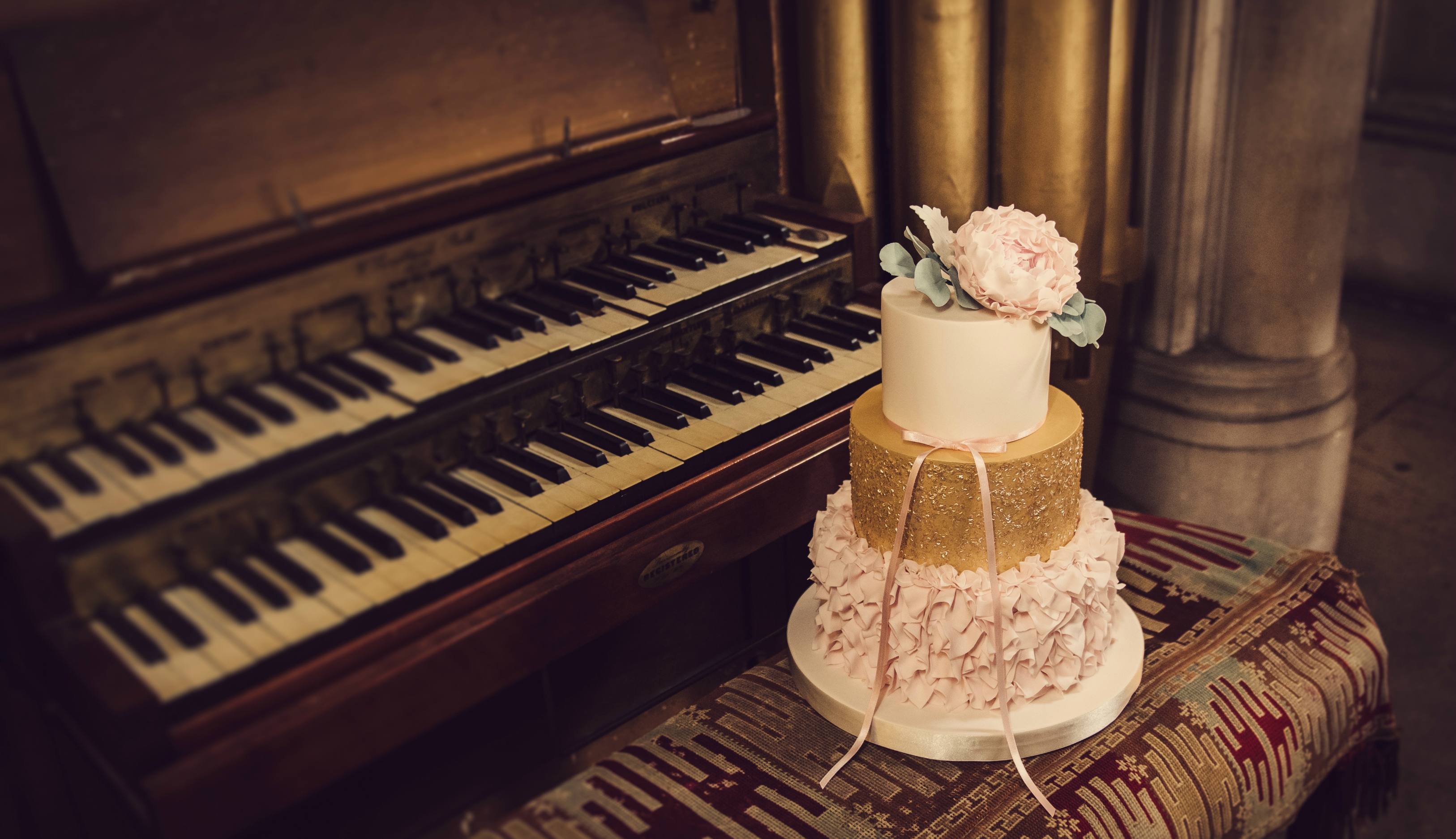 JellyCake Blush and Gold Wedding Cake